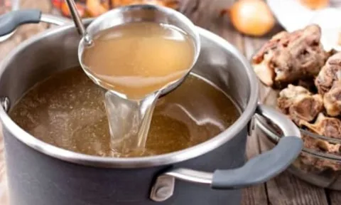 Vì sao không nên nêm muối ngay từ đầu khi ninh xương? Nhiều người làm sai mà không biết
