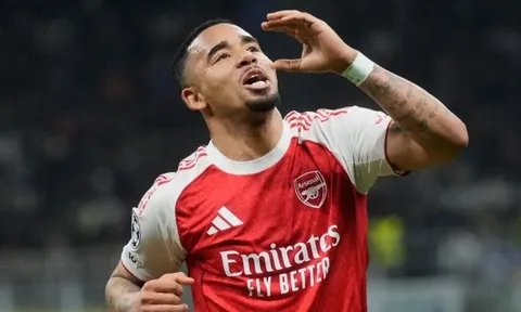 'Vua phạt góc' Arsenal lập kỷ lục 7 trận thắng lịch sử