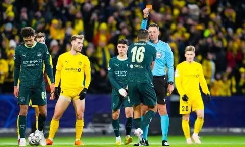 CĐV Man City đòi tống Rodri lên ghế dự bị sau thẻ đỏ