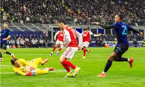 Alan Shearer sửng sốt trước pha xử lý đẳng cấp của Martinelli