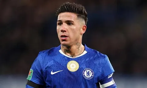 Enzo Fernandez nguy cơ lỡ trận Cúp C1 vì dính cúm