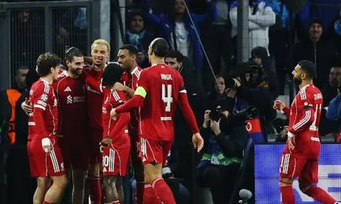 Stephen Warnock giải mã hệ thống "lạ" giúp Liverpool hạ gục Marseille