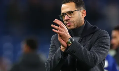 Rosenior ra tín hiệu trảm Robert Sanchez