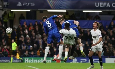 Rosenior bức xúc vụ Enzo bị tước bàn thắng