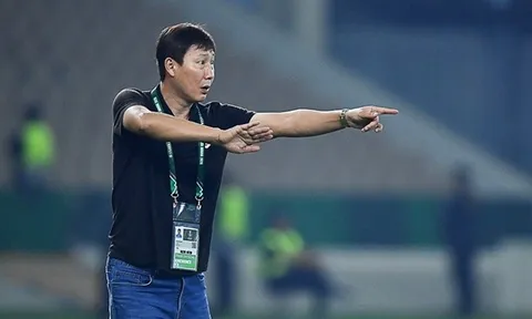 HLV Kim Sang-sik xoay sở vá hàng thủ đấu U23 Hàn Quốc