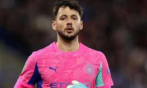 Pep Guardiola ngăn James Trafford rời Man City