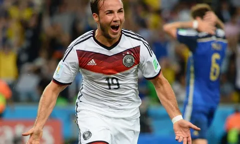 Khoảnh khắc thiên thần của Gotze và nỗi đau câm lặng của Messi