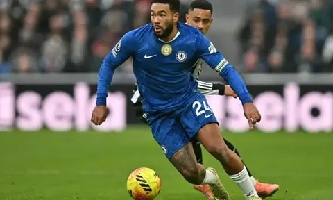 Sự toan tính sau chiếc áo đấu trống trơn của Chelsea