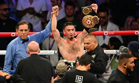 Valenzuela trở lại, Zuffa Boxing của Dana White tung ra dàn sao chất lượng