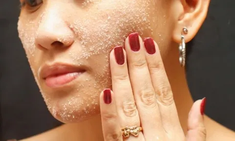 Làm đẹp bằng muối: Bí quyết đơn giản giúp da sạch khỏe và cơ thể thư giãn tự nhiên