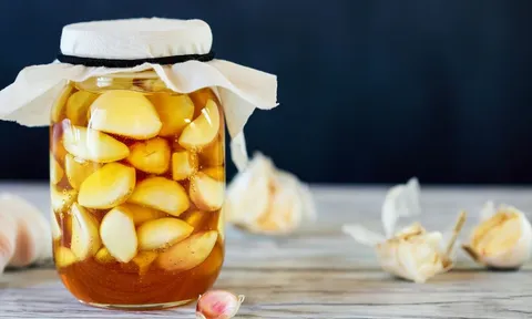 Thường xuyên uống tỏi ngâm mật ong, cơ thể nhận được 5 lợi ích bất ngờ