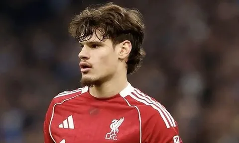 Slot ca ngợi Kerkez ngày càng mạnh mẽ tại Liverpool