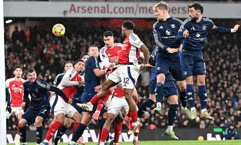 Soi trận Arsenal vs Man Utd: Michael Carrick đụng độ ngọn núi lớn