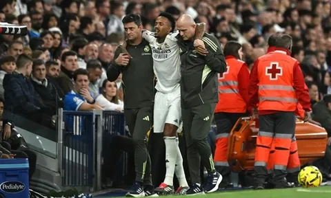 Arbeloa đau đầu vì hàng thủ Real nát bươm