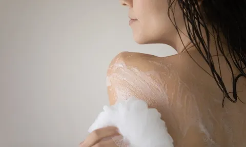 Các biện pháp giúp hạn chế da khô, ngứa rát sau khi tắm