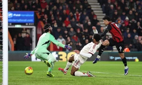 Chuyên gia Sky Sports chỉ trích Van Dijk phòng ngự tồi tệ