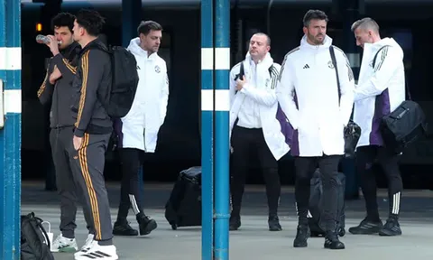 Mazraoui tái xuất trong đội hình MU đấu Arsenal
