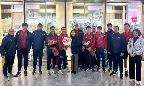 Trung Kiên cùng nhóm U23 Việt Nam cuối cùng về nước