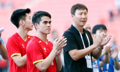 Khuất Văn Khang lập kỷ lục danh hiệu ở các cấp độ tuyển Việt Nam