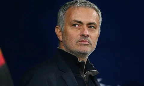200 CĐV Benfica vây sân tập chất vấn Mourinho