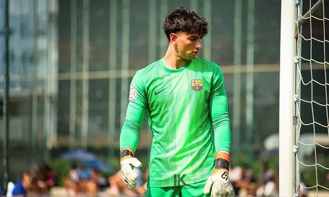 Flick triệu tập thủ môn 18 tuổi lên đội một Barca