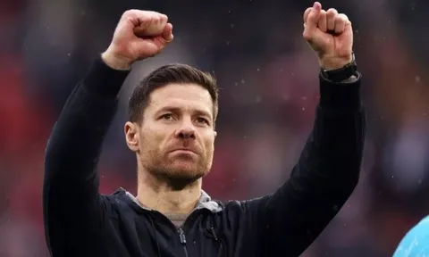 Xabi Alonso sẵn sàng hủy kỳ nghỉ để giải cứu Liverpool