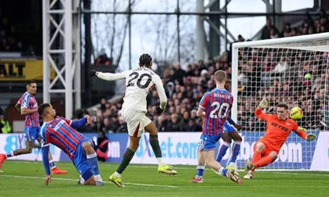 Glenn Murray ca ngợi sự lạnh lùng của Joao Pedro