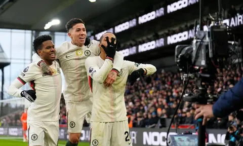 Estevao và thẻ đỏ giúp Chelsea nhấn chìm Palace