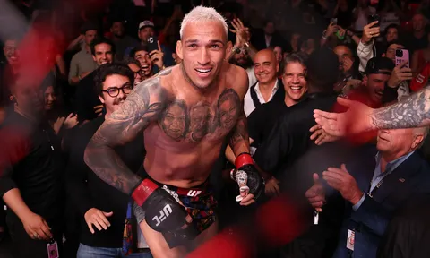 HLV của Charles Oliveira vạch kế hoạch 2026: Đánh bại Max Holloway, đối đầu Paddy Pimblett tại Nhà Trắng