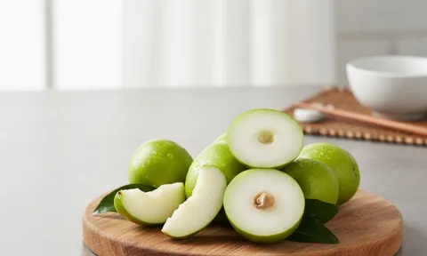 Táo ta vào mùa rẻ đầy chợ: Ăn thế nào để không phí hoài giá trị quý của loại quả quen thuộc?