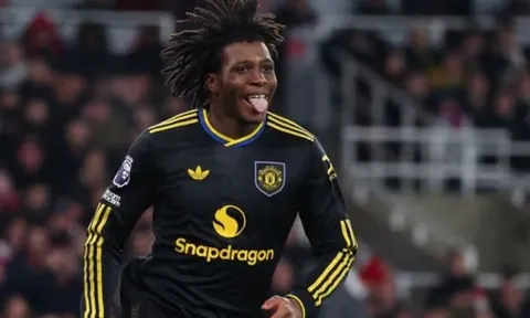 Mike Dean giải mã bàn thắng gây tranh cãi của Patrick Dorgu