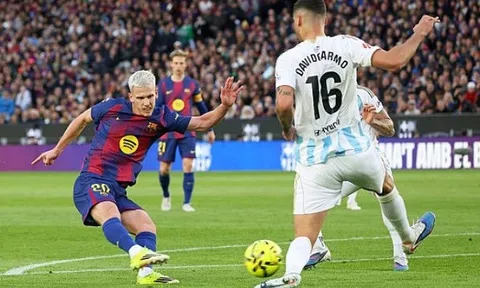Dani Olmo thăng hoa khiến Hansi Flick đau đầu