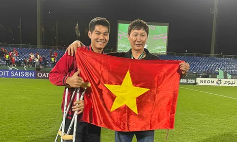 HLV Kim nhói lòng vì chấn thương của Hiểu Minh