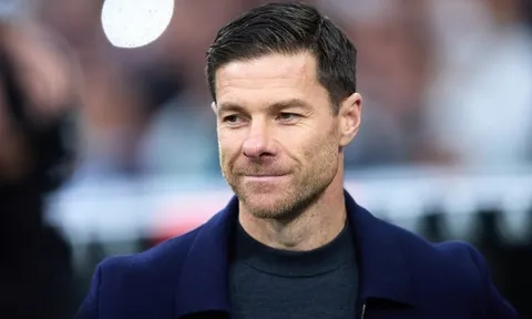 Romano lên tiếng vụ Alonso thay Arne Slot