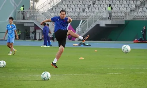 Báo Hàn ca ngợi 'phù thủy' Lee giúp U23 VN hạ Hàn Quốc
