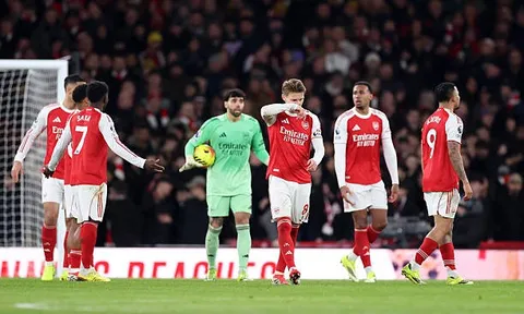 Ngoại hạng Anh vòng 23: Arsenal run rẩy; Top 4 đảo chiều