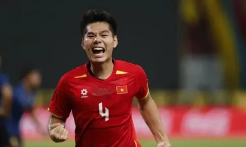 HLV Kim Sang-sik hứa đồng hành cùng Nguyễn Hiểu Minh