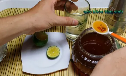 5 người không nên uống nước chanh mật ong