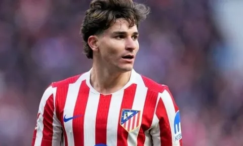 Julian Alvarez là bản nâng cấp hoàn hảo cho Viktor Gyokeres