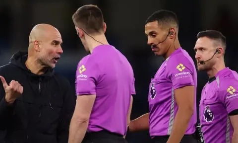Khiến Pep nổi nóng, trọng tài tân binh EPL bị gạch tên