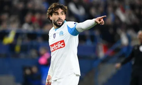Sevilla đón Neal Maupay, Ramos rục rịch mua lại CLB