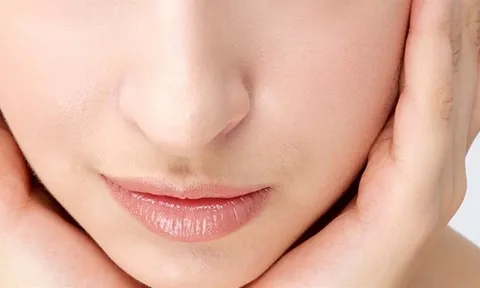 5 cách tự nhiên giúp làm mờ nếp nhăn khi cười và vùng mắt hiệu quả tại nhà