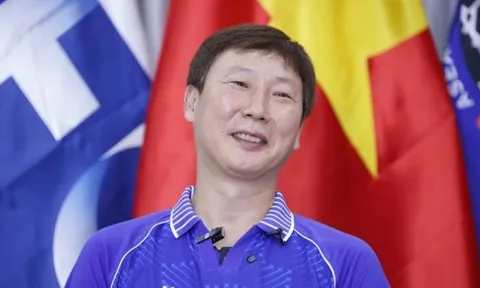 Báo Hàn so sánh sự nghiệp HLV Kim Sang-sik và Shin Tae-yong