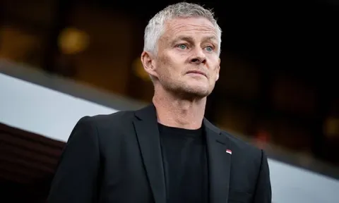 Trượt ghế MU, Solskjaer nhận nhiệm vụ UEFA tại Anfield