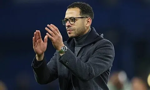 Liam Rosenior cảnh giác với Napoli của Conte