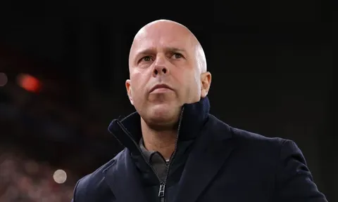 Slot nhắc lại nỗi đau Europa League sau màn hủy diệt 6-0