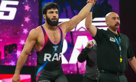 Giữa lúc chờ kèo UFC, Arman Tsarukyan tìm kiếm thử thách mới trên sàn đấu vật