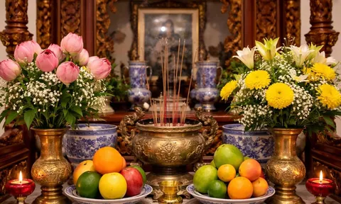 Đặt bình hoa lên ban thờ chú ý điều này tránh Phạm Kỵ