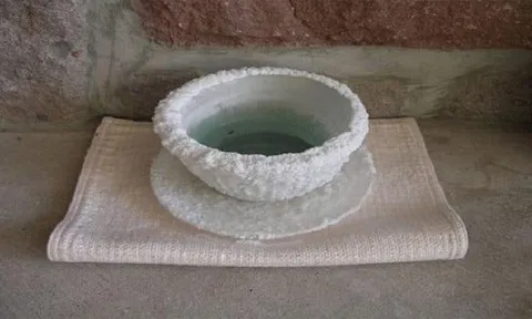 Đặt bát nước này vào góc nhà, tiền tài đua nhau tụ lại