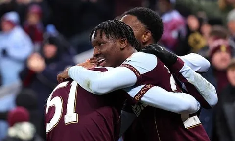 Ngược dòng cảm xúc, Villa loại Salzburg khỏi Europa League